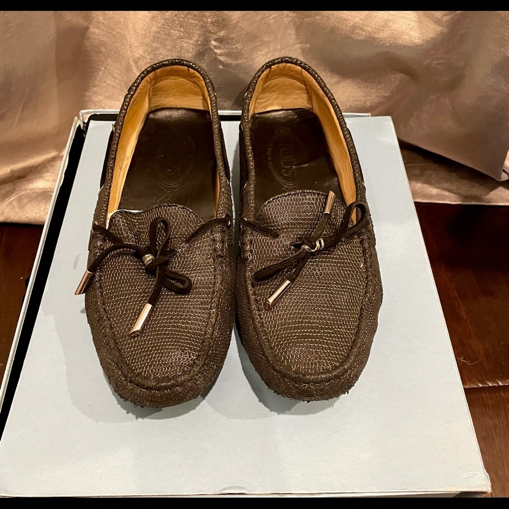 Tod’s Gommino Metallic Gray Loafers